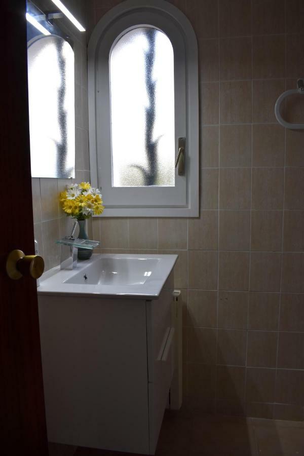 Magnolia, Habitacion Matrimonial Con Bano Uso Privado, En Casa Compartida Apartment Palafrugell Exterior photo